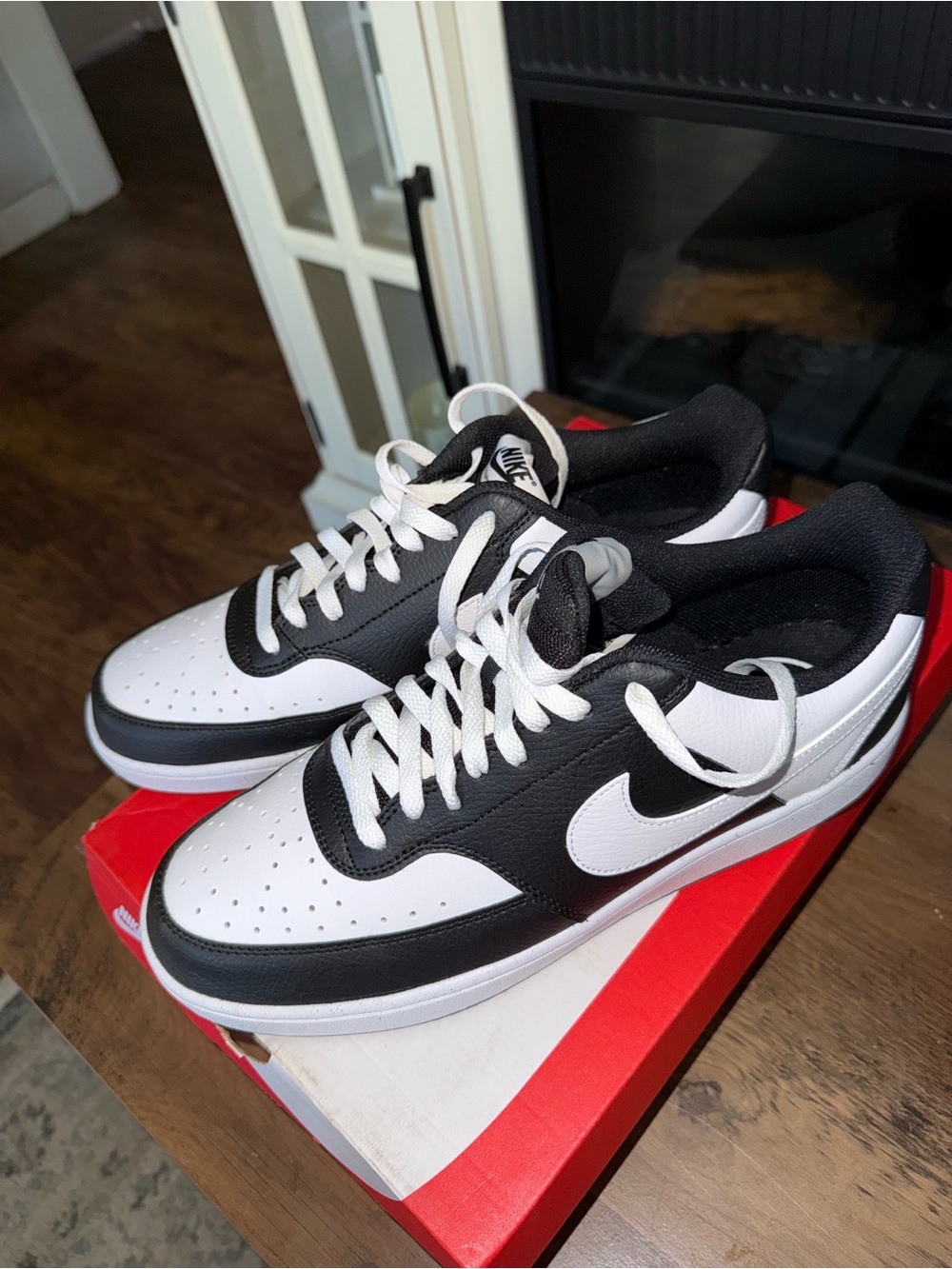 Nike Men’s Court Vision Low Sneakers Black White Size 11.5 Like New With Box